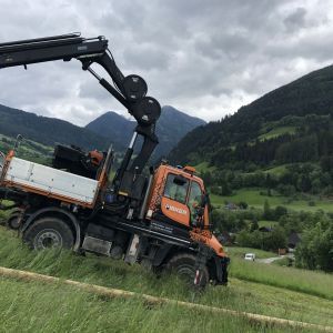 Spezialkranarbeiten im Gelände