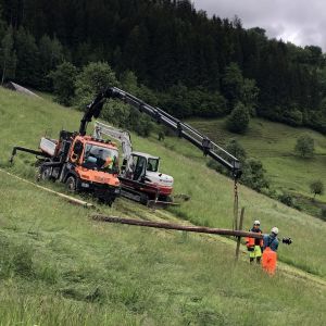 Spezialkranarbeiten im Gelände