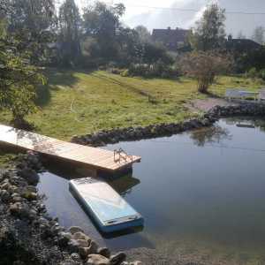 Erdbau fertiggestellter Gartenteich