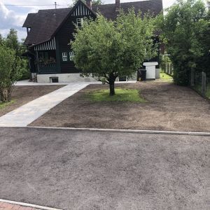 Erdbau Parkplatz anlegen sowie Pflasterungsarbeiten und Grünflächen anlegen