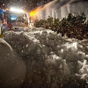 Winterdienst U400 mit Schneepflug